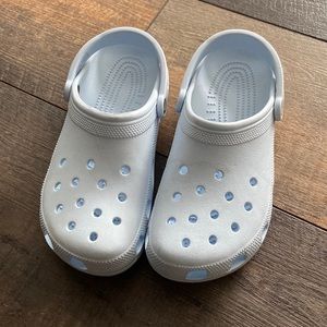 NWOT unisex Crocs size 8 men’s size 10 women’s very light baby blue